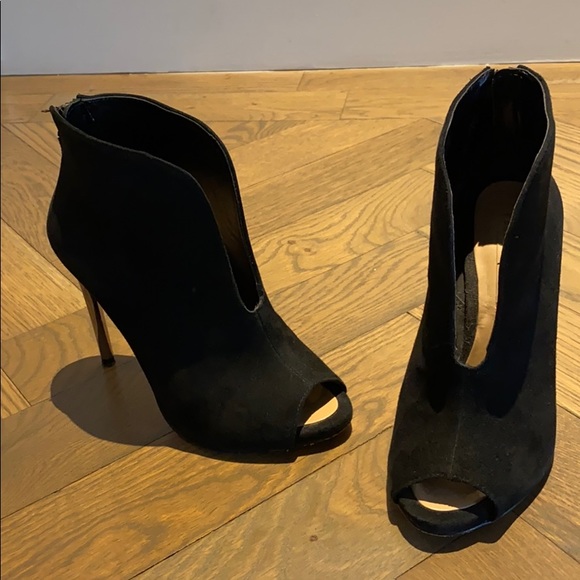 Sexy BCBG Short Suede Boots - Picture 5 of 9